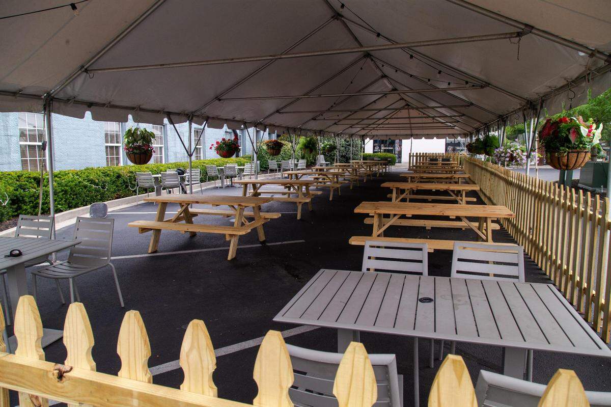 Epping’s on Eastside owner, Cole Arimes put up a tent for outdoor seating in the parking lot next to their building to ensure that customers have a place to dine outside with six feet between parties. He also put up a tent with tables at his other restaurant, Coles 735 Main.