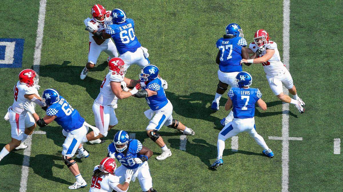 Kentucky’s offensive line protects quarterback Will Levis (7) during the Wildcats’ win over Youngstown State last week.