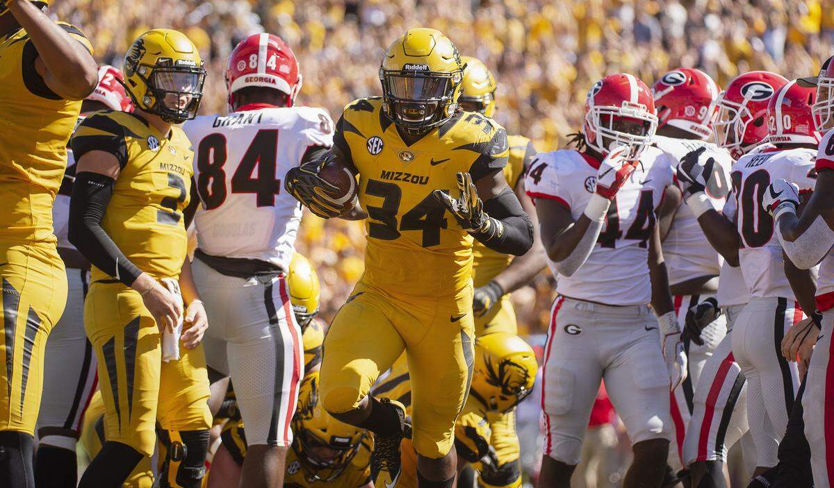 Missouri running back Larry Rountree, center, is rushing for 78.4 yards a game, the sixth-best average in the SEC.