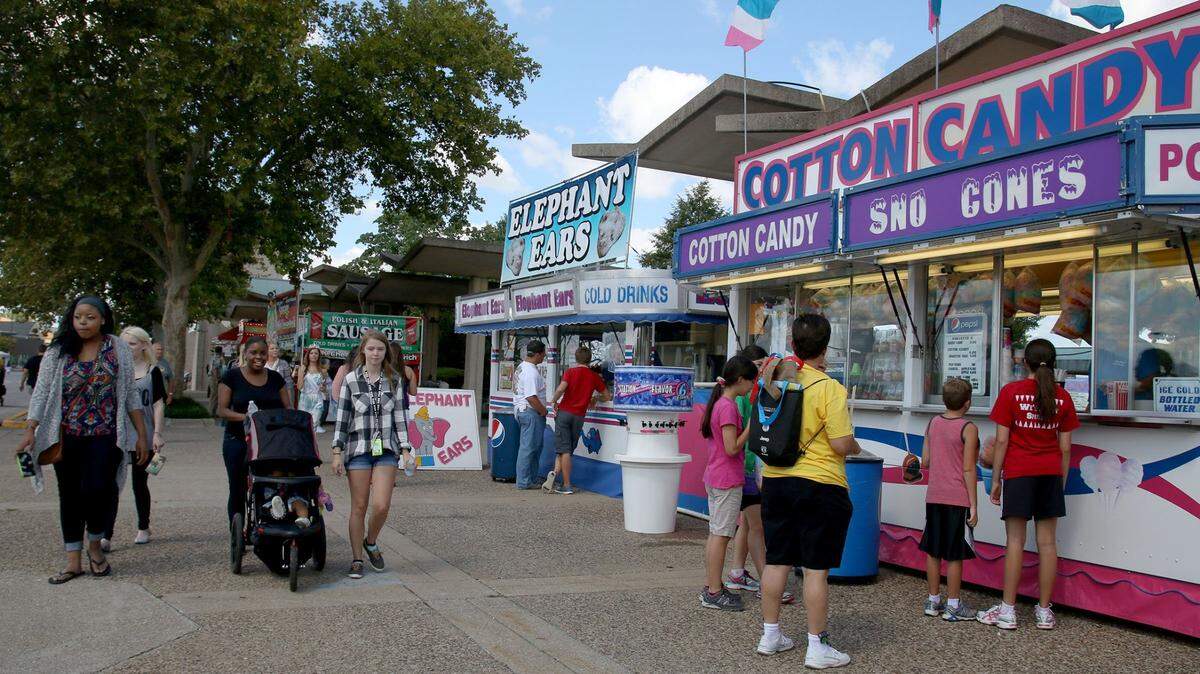 Cotton candy, corn dogs, and funnel cakes were among the many food options at the Kentucky State Fair in Louisville on Thursday, August 20, 2015. Photo by Andrea Noall | Staff
