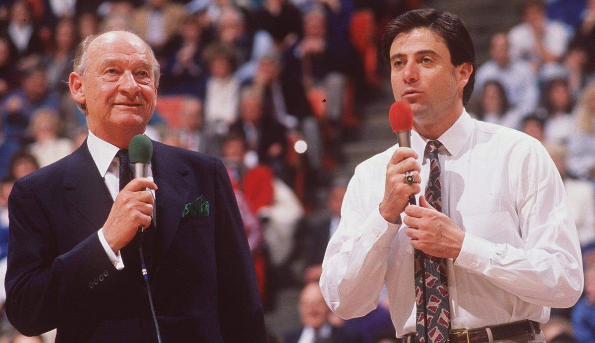 Cawood Ledford and Rick Pitino spoke to the crowd at Rupp Arena during a game in Pitino’s first season at UK in 1989-90.