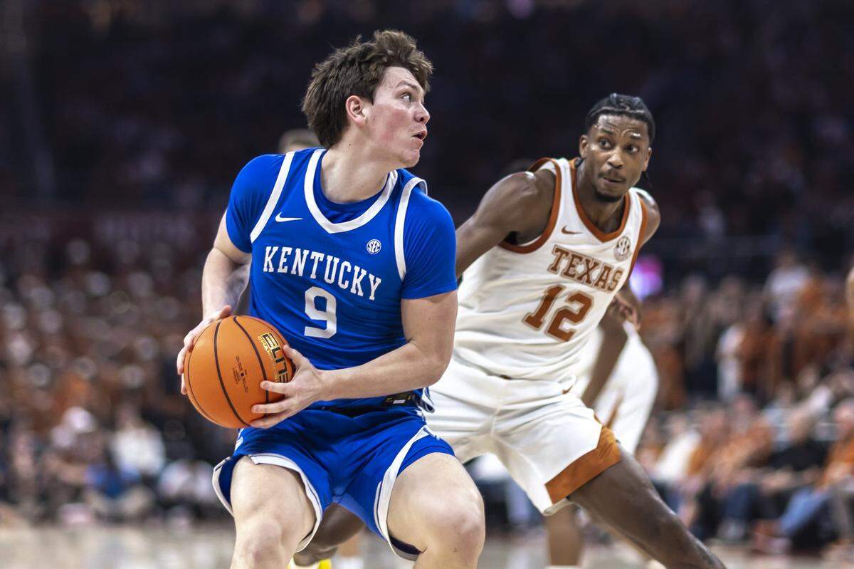 Kentucky’s Trent Noah (9) works against Texas’ Tramon Mark (12) during Saturday’s game at the Moody Center in Austin, Texas. Noah finished with seven points and six rebounds.