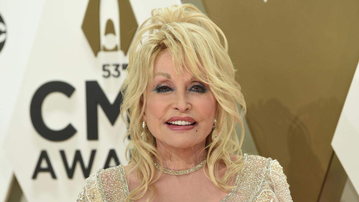 Dolly Parton arrives at the 53rd annual CMA Awards at Bridgestone Arena on Wednesday, Nov. 13, 2019, in Nashville, Tenn. (Photo by Evan Agostini/Invision/AP)