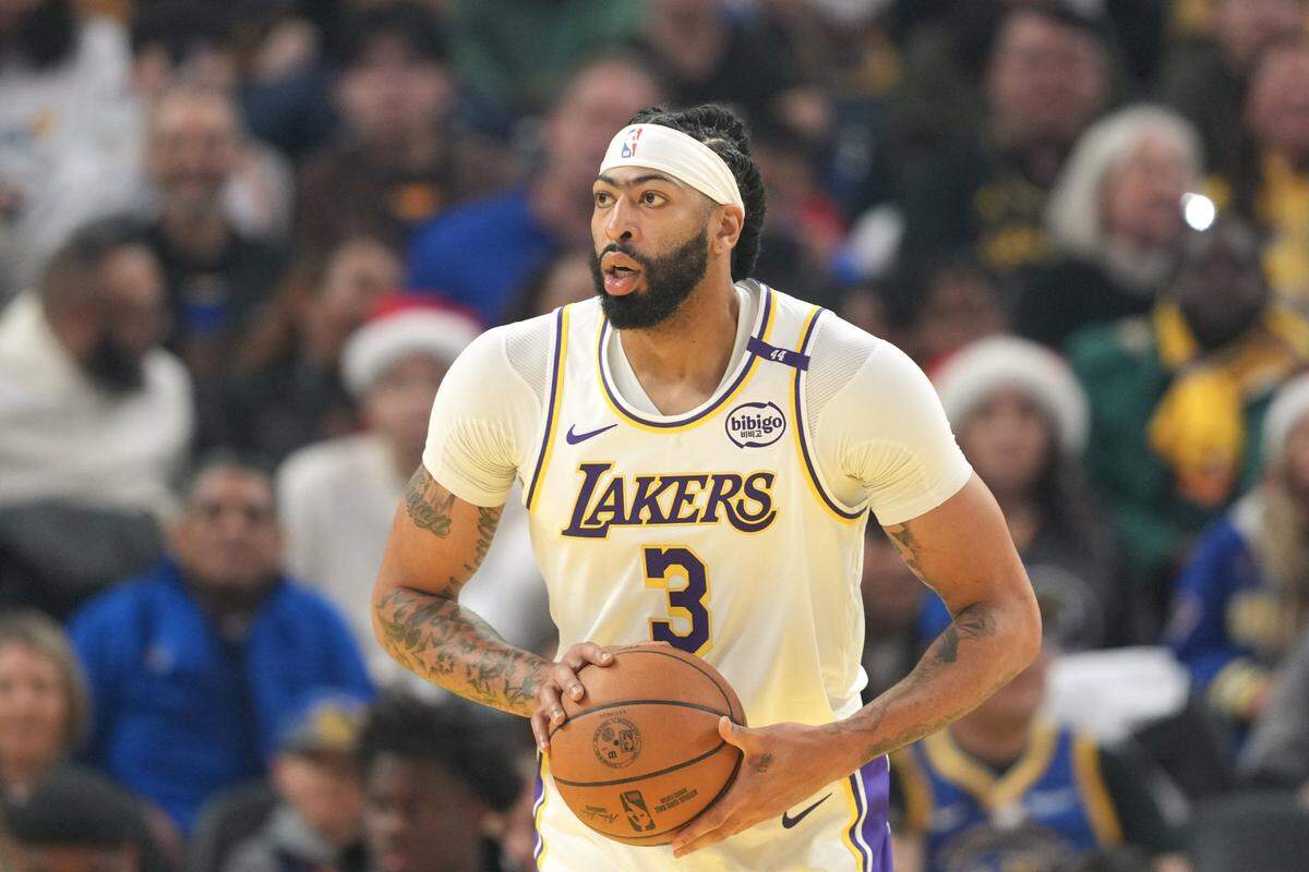Former Kentucky basketball star Anthony Davis was selected for his 10th NBA All-Star Game on Thursday night.