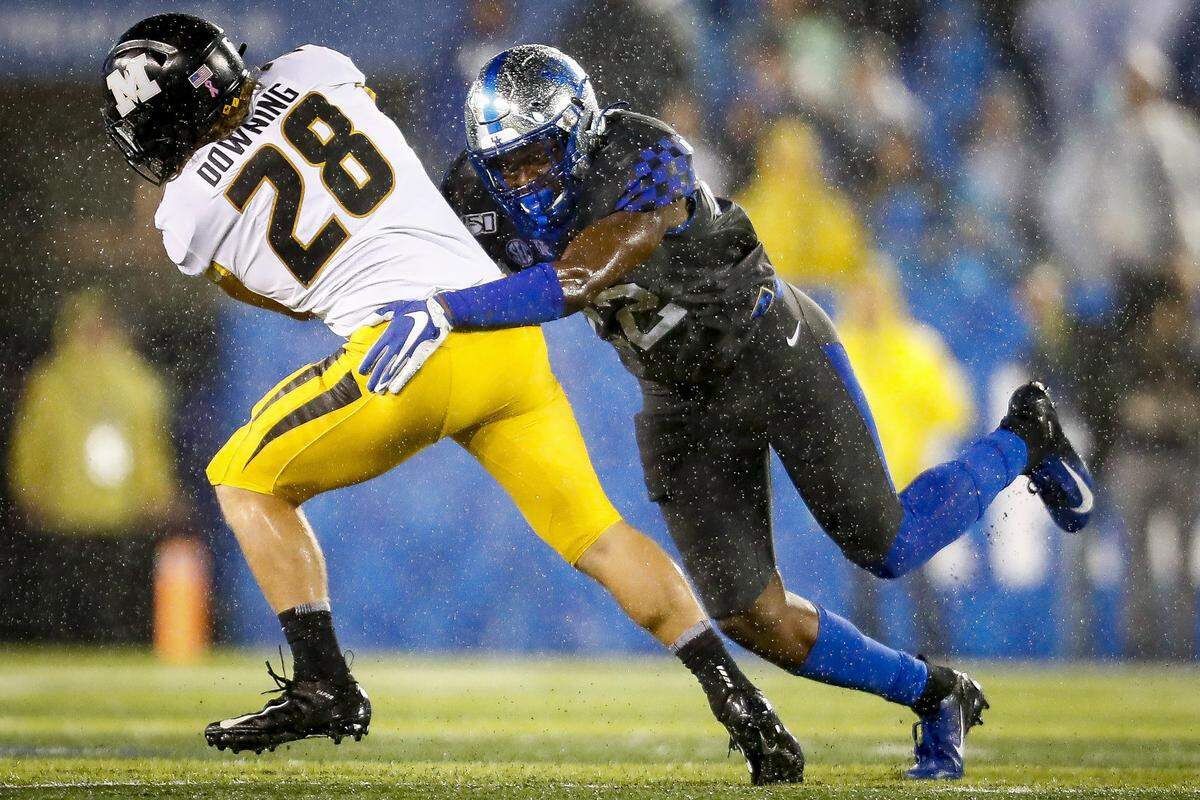 Kentucky linebacker Chris Oats (22) led the Wildcats with eight tackles in UK’s 29-7 win over Missouri Saturday night.