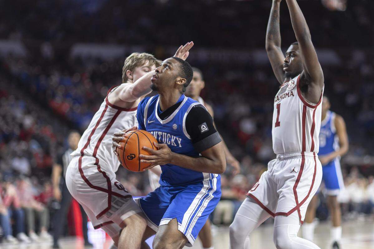 Kentucky guard Lamont Butler (1) looks to shoot the ball as Oklahoma guards Dayton Forsythe (7) and Kobe Elvis (1) defend during Wednesday’s game at Lloyd Noble Center in Norman, Okla.. Butler returned to the UK starting lineup in the win against the Sooners.