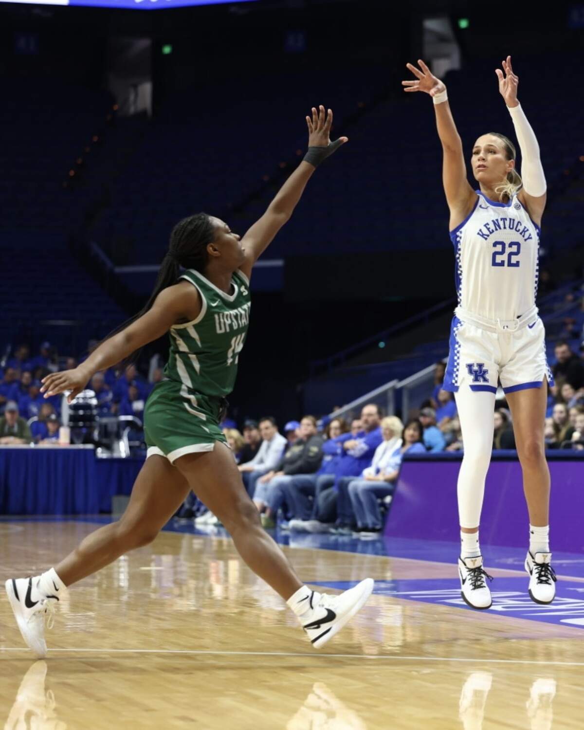 Kentucky’s Maddie Scherr (22) contributed 12 points, six rebounds and six assists before leaving the game in the fourth quarter with an injury.
