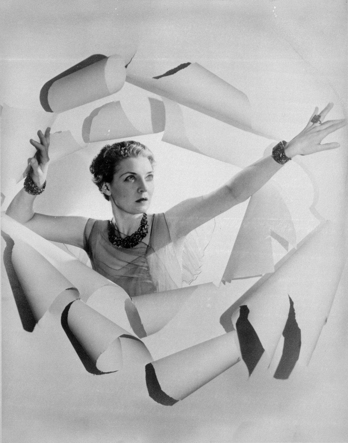 Mona Bismarck wearing Belperon jewelry from a 1936 photo.