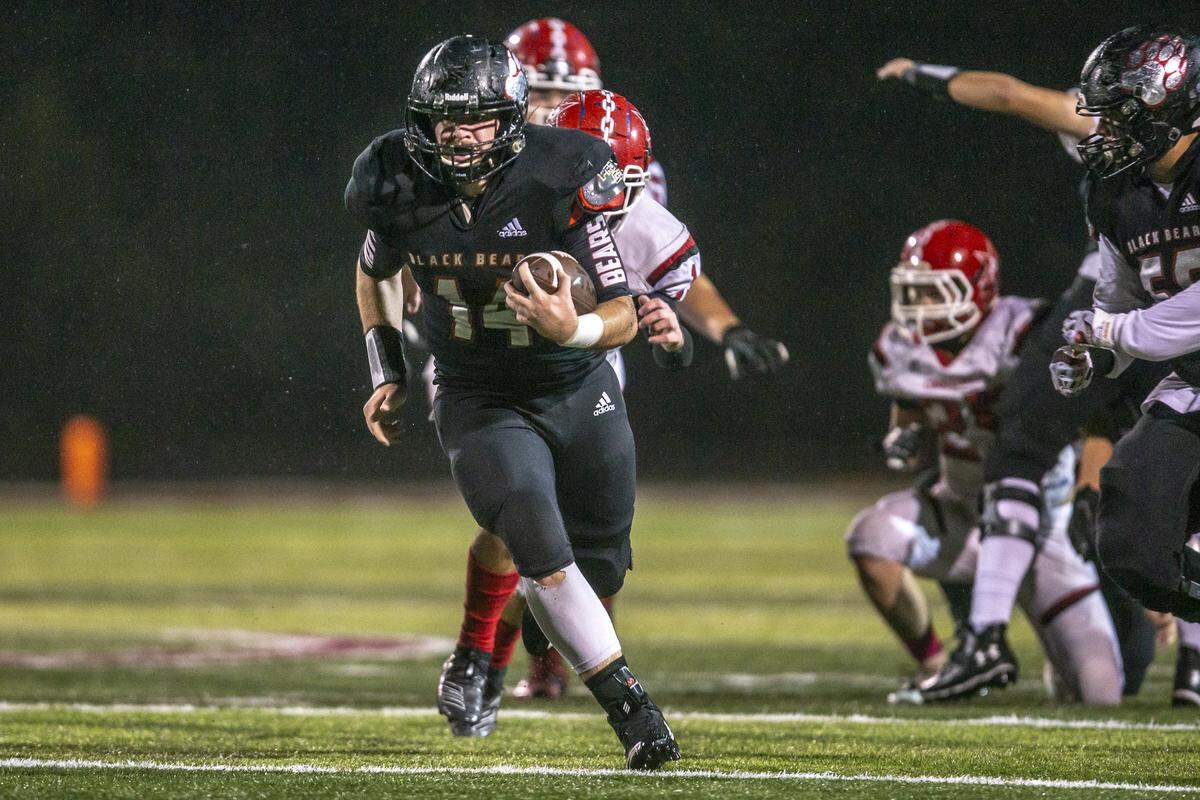 Josh Turner, of Harlan County, runs past Perry County defenders.