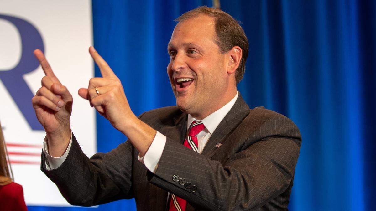 Republican congressman Andy Barr of Kentucky teamed with Democratic congressman Richard Neal of Massachusetts on a fund-raising effort to benefit the Naismith Memorial Basketball Hall of Fame.