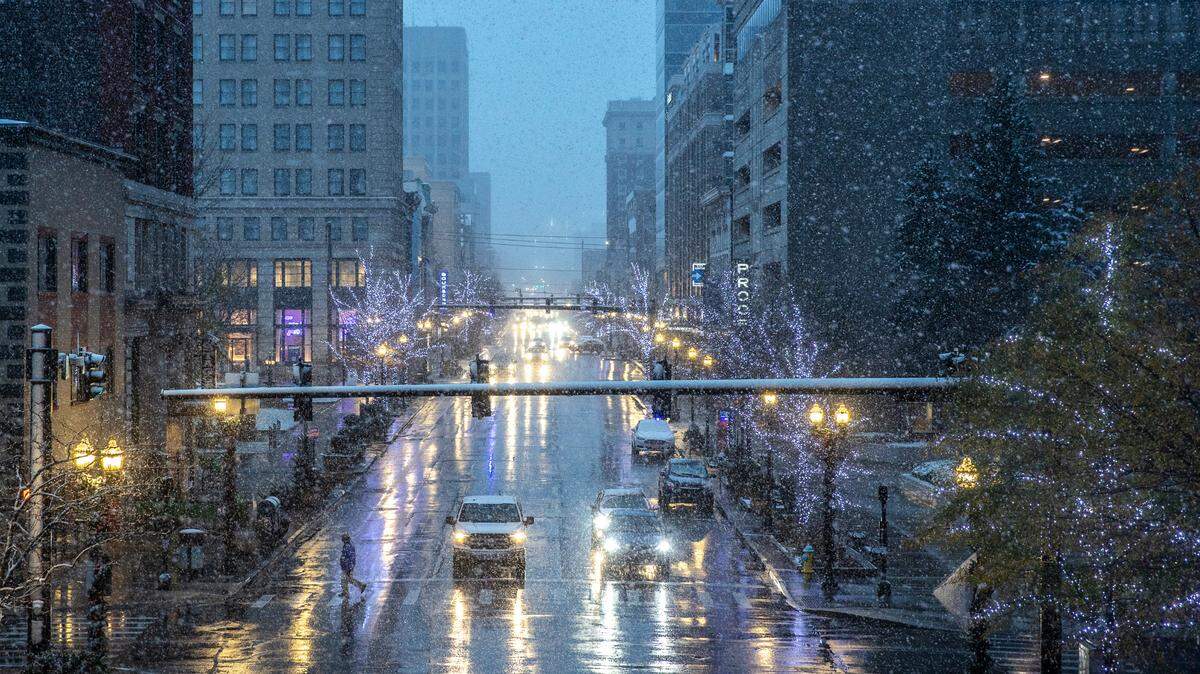 Snow falls during the morning commute in downtown Lexington, Ky., Monday, Nov. 30, 2020.
