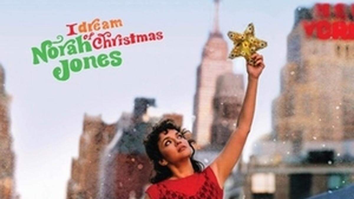 Norah Jones has a new album of holiday music, “I Dream of Christmas,” a playful jazzy mix of originals and standards.