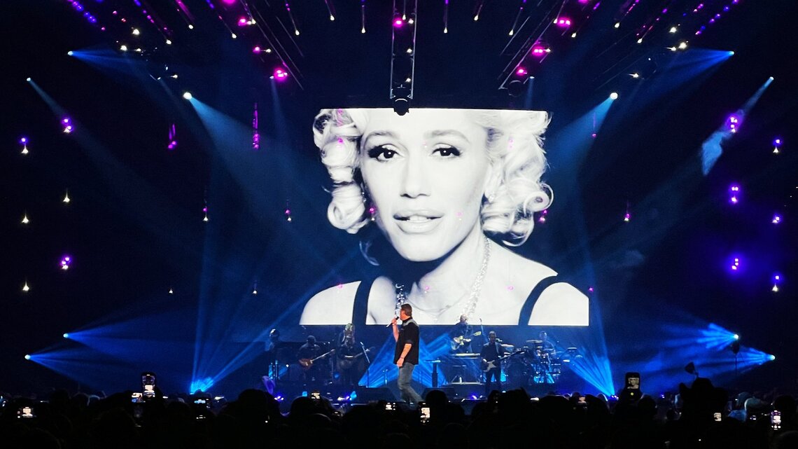 Blake Shelton pours out the love to country heroes, friends & Gwen at Rupp concert