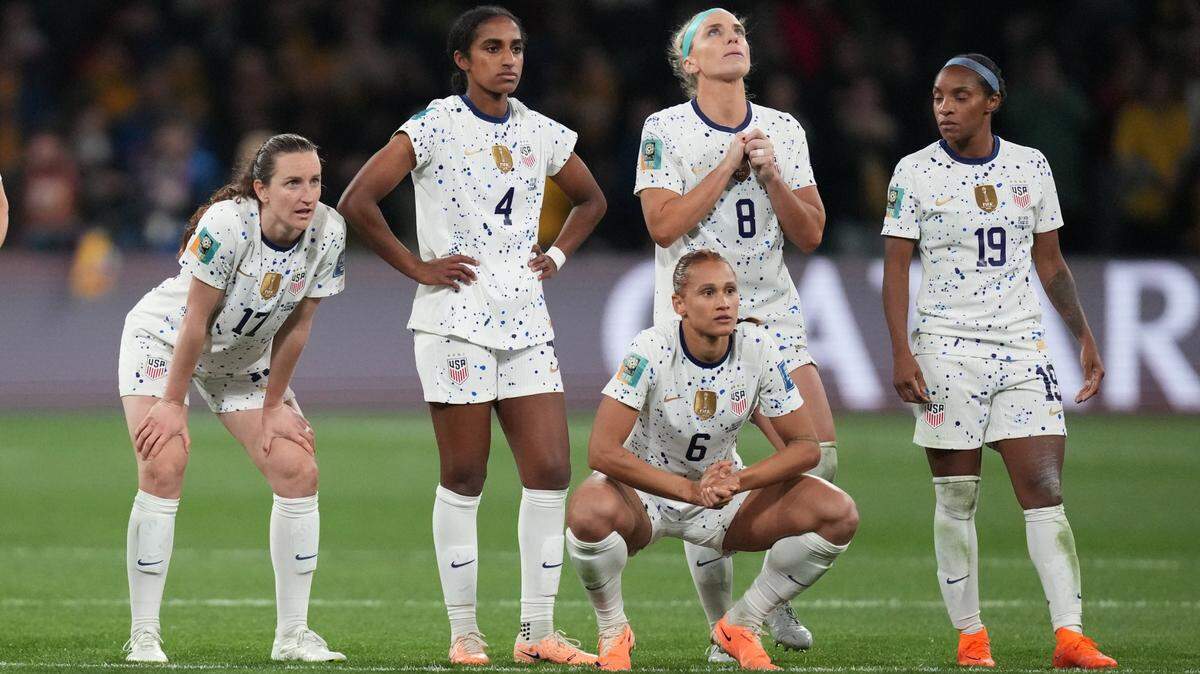 Aug 6, 2023; Melbourne, AUS; United States players midfielder Andi Sullivan (17), defender Naomi Girma (4), forward Lynn Williams (6), midfielder Julie Ertz (8) and defender Crystal Dunn (19) react as Sweden forward Lina Hurtig (not pictured) takes the winning kick in the penalty kick shootout during a Round of 16 match in the 2023 FIFA Women’s World Cup at Melbourne Rectangular Stadium. Mandatory Credit: Jenna Watson-USA TODAY Sports
