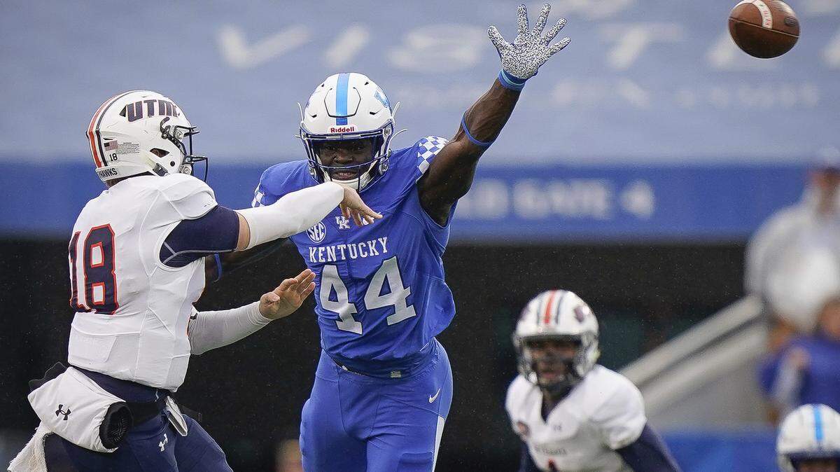 Kentucky linebacker Jamin Davis (44) is widely projected to be a first-round selection on Thursday.