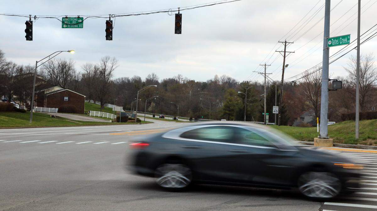 Can Kentucky drivers legally pass through a stale red light? There’s no law on the books that allows it.