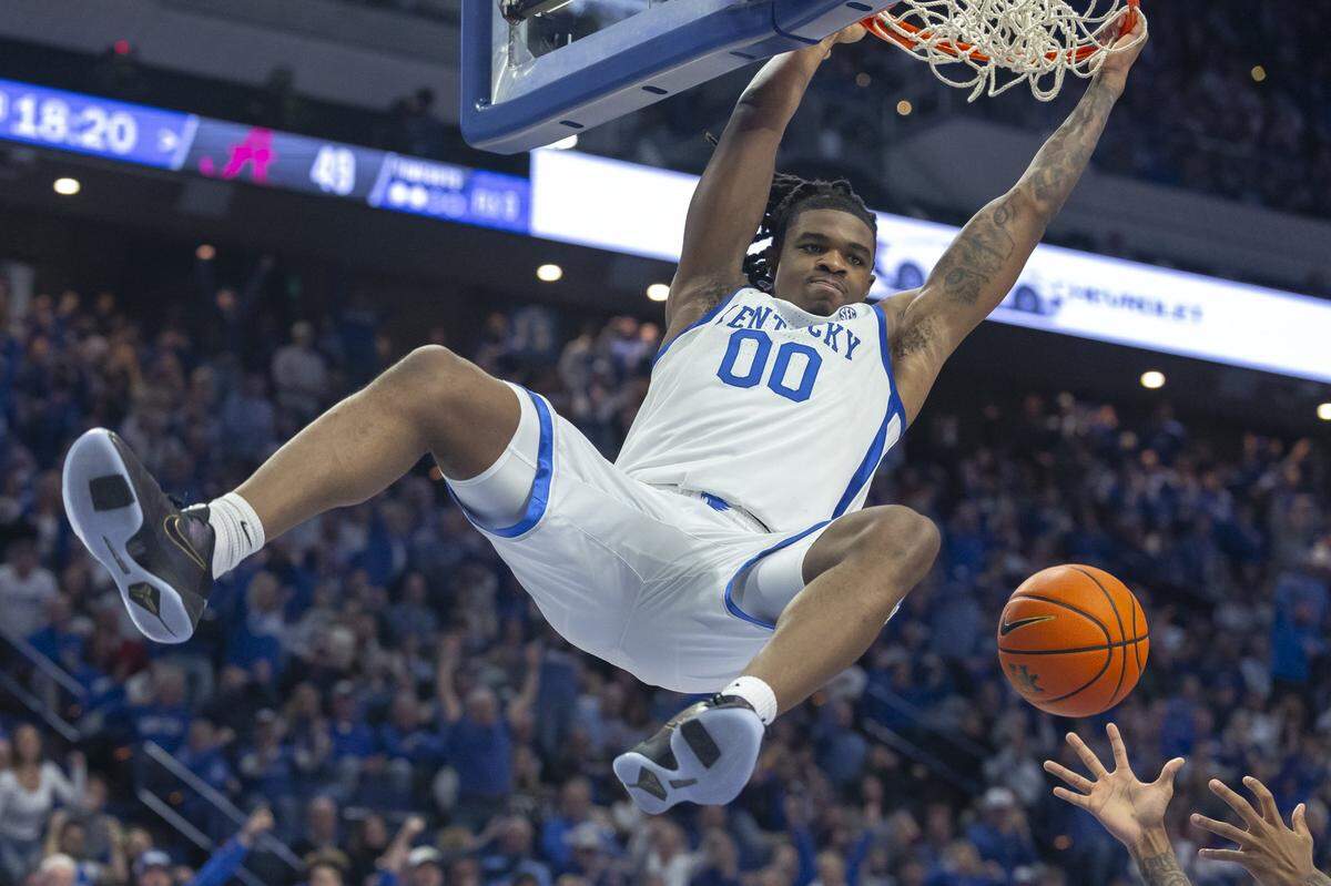 Kentucky guard Otega Oweh (00) is one of 10 NCAA Division I men’s basketball players to have scored at least 10 points in every game their team has played this season.