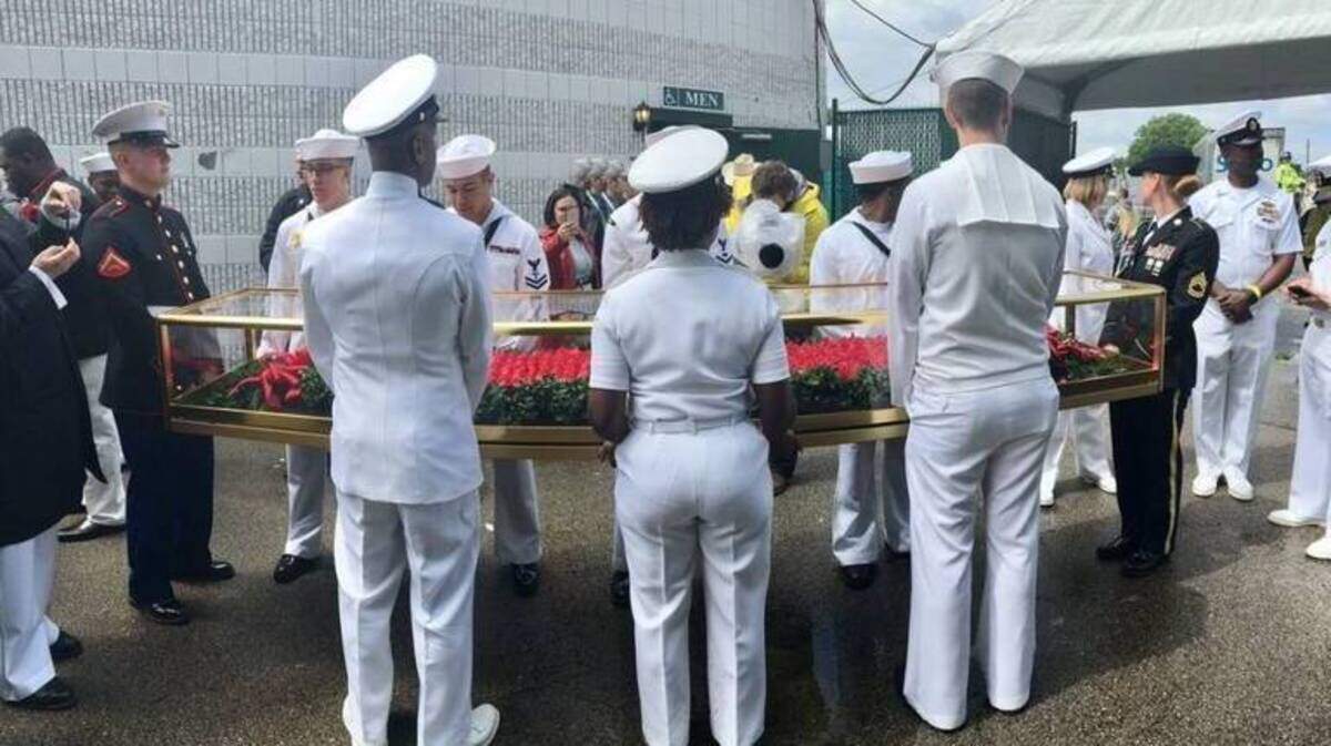The garland of roses at Churchill Downs before the 2017 Kentucky Derby.