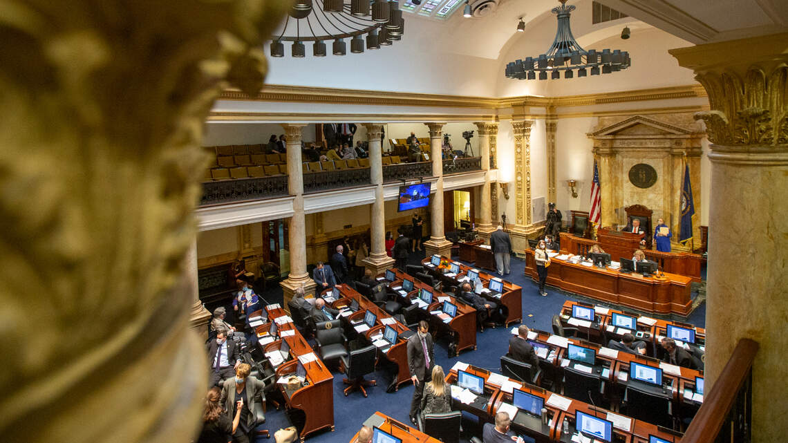 Senate panel pares back courts bill after fiery testimony from Kentucky chief justice
