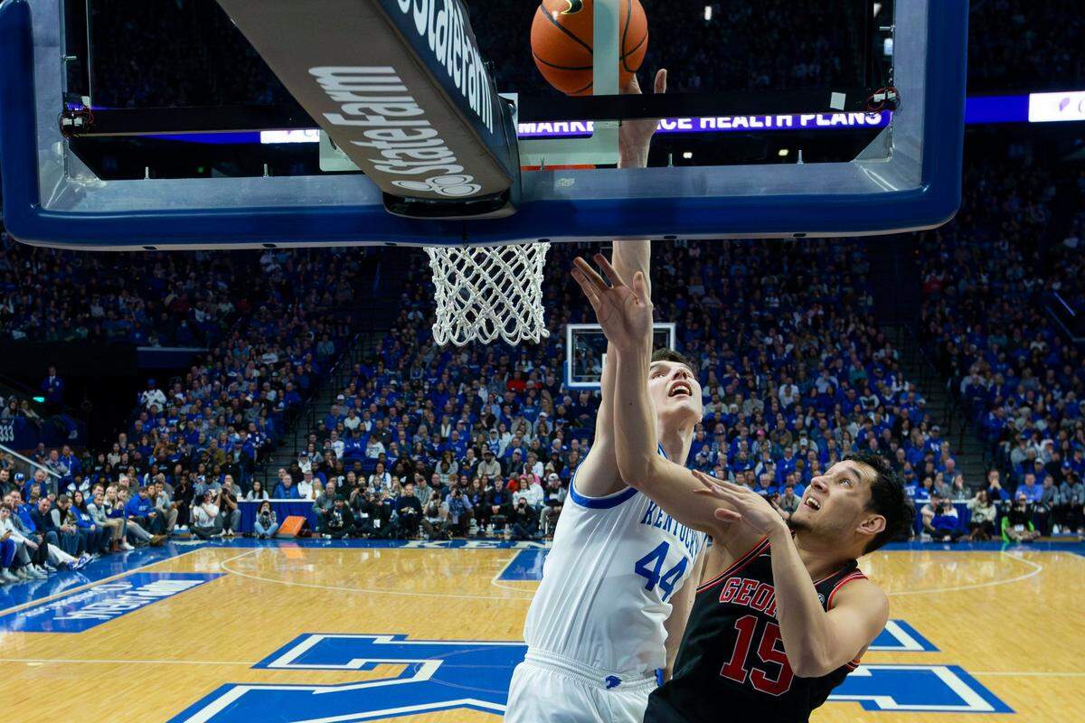 Kentucky forward Zvonimir Ivisic (44) blocks a shot by Georgia guard RJ Melendez (15) during Saturday’s game at Rupp Arena.