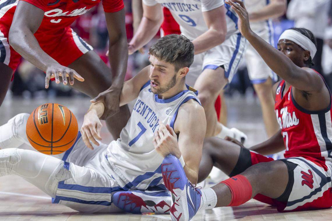 Kentucky forward Andrew Carr (7) tries to grab a loose ball in front of Mississippi forward Malik Dia (0) during Tuesday’s game in Oxford, Miss.