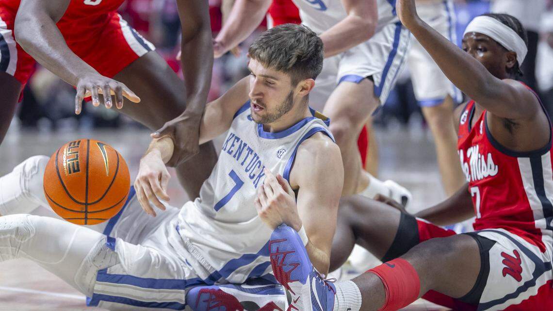 Bad times continue for Kentucky basketball. Cats lose by 14 points at No. 25 Ole Miss