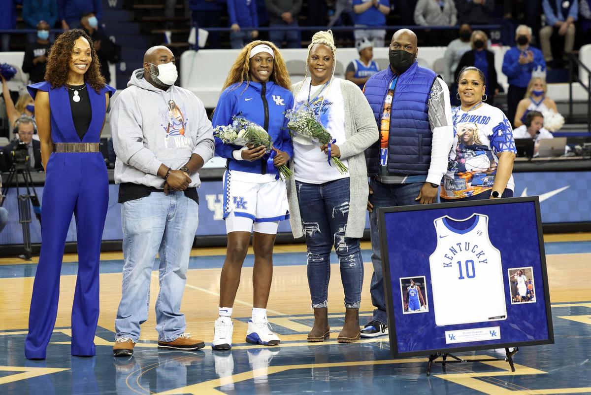 Kentucky’s Rhyne Howard, middle, poses with family members and head coach Kyra Elzy, far left, during Senior Day activities before Sunday’s game against Auburn.
