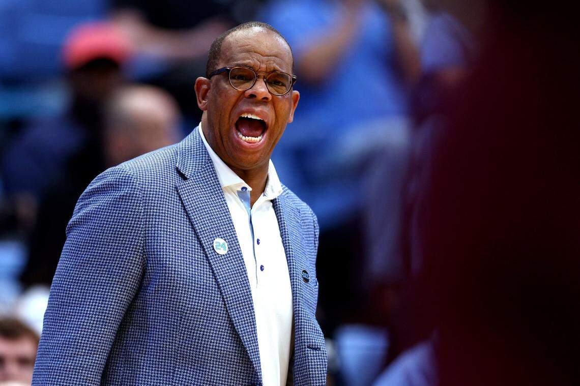 North Carolina coach Hubert Davis is 0-1 vs. Kentucky since becoming Tar Heels head man before the 2021-22 season.