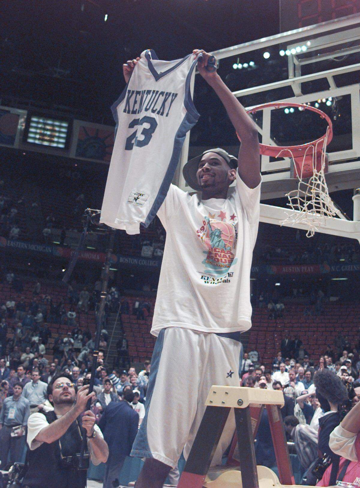 Derek Anderson displays his jersey to the crowd while cutting down the net after Kentucky won the 1996 NCAA title.