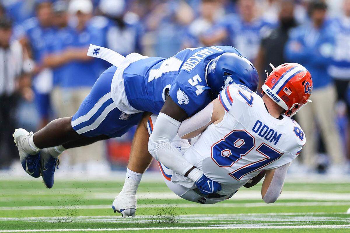Kentucky linebacker D’Eryk Jackson (54) hits Florida tight end Jonathan Odom (87) for a stop during Saturday’s game at Kroger Field.