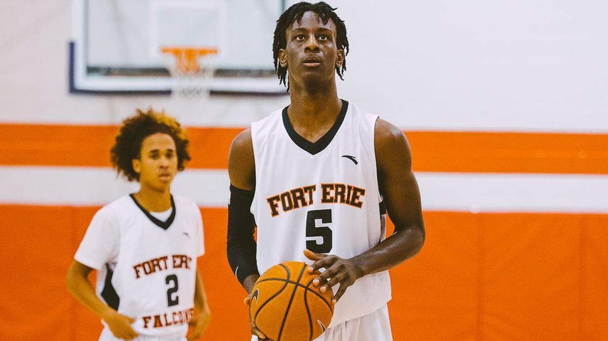 Leonard Miller has become a breakout star in the basketball recruiting class of 2022.