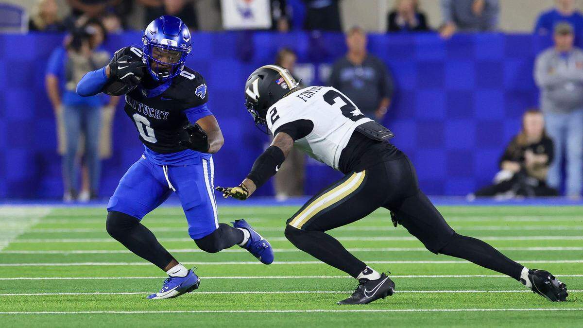 Kentucky starting running back Demie Sumo-Karngbaye (0) is likely to return for this week’s game against Tennesee after missing UK’s 24-10 loss to Auburn last week.