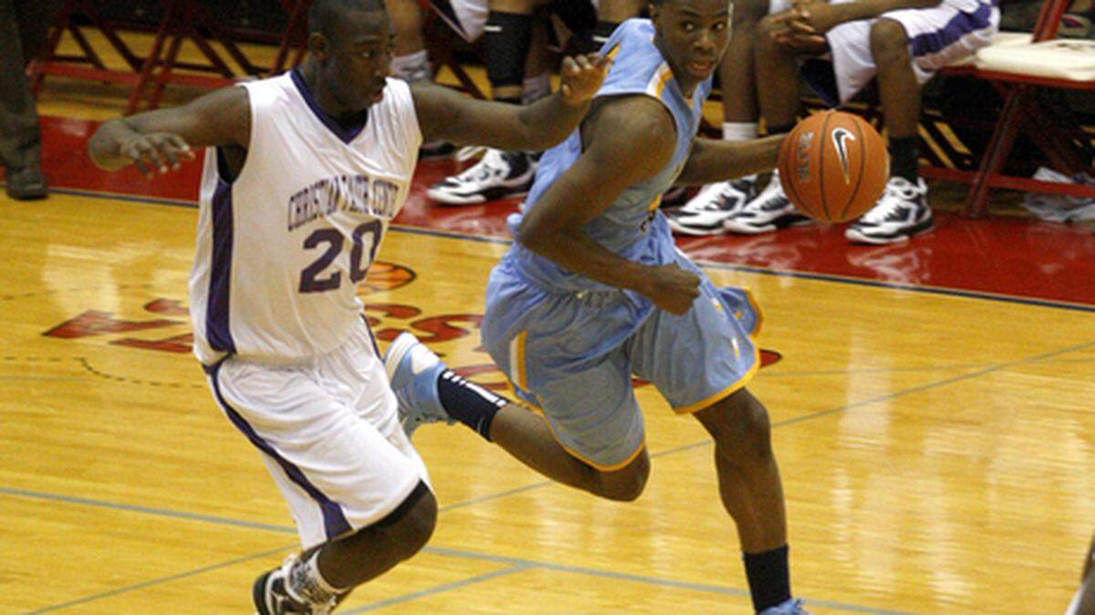 Andrew Wiggins and his team played at Scott County High School in November.