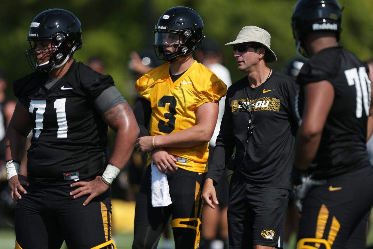 Former Tennessee Volunteers head coach Derek Dooley (in white hat) is now the offensive coordinator at Missouri.