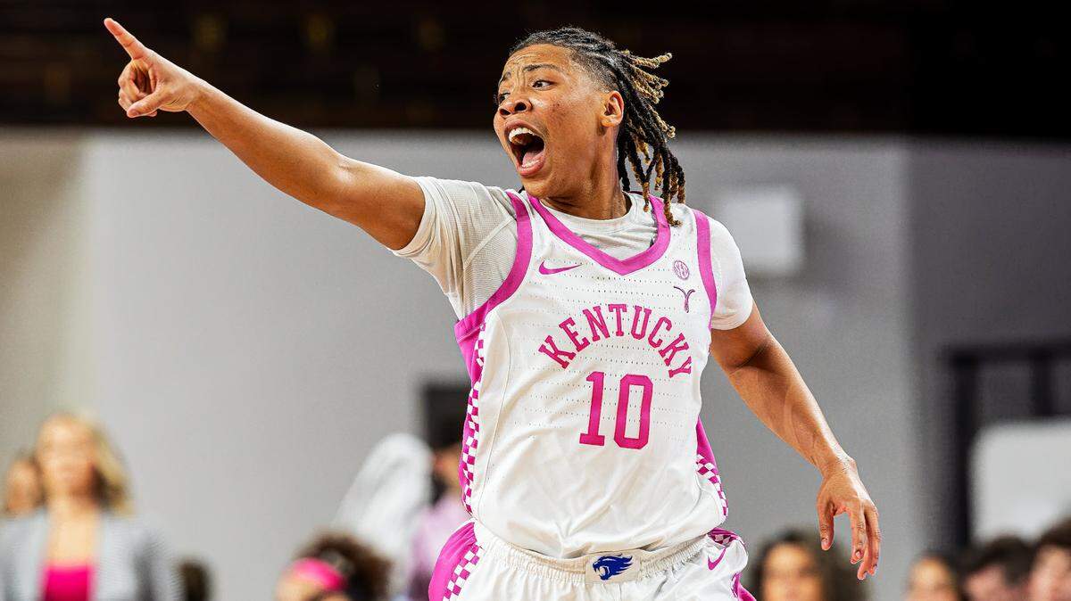 Dazia Lawrence scored 11 points in Kentucky’s loss to Texas on Thursday night.