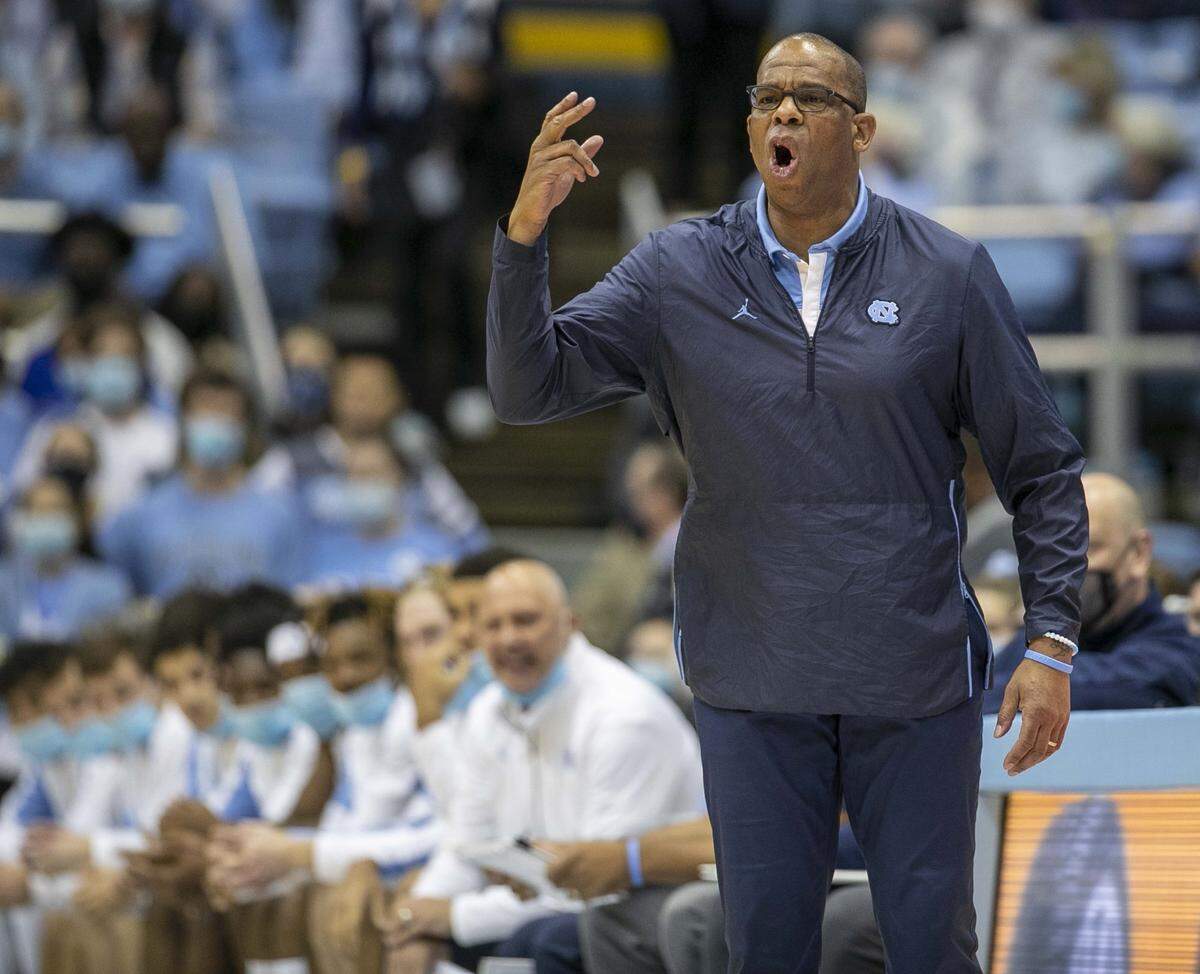 Hubert Davis will face Kentucky for the first time Saturday as North Carolina head coach.