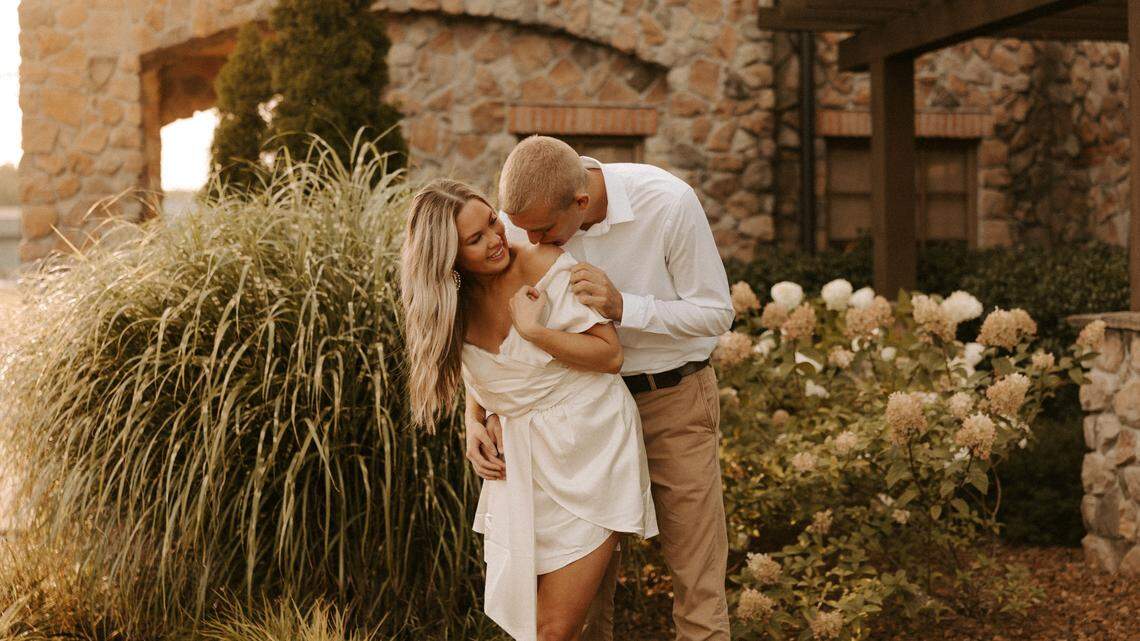 Tennessee couple Carlsey Bibb and Caden Mills took their engagement photos at an Olive Garden restaurant.