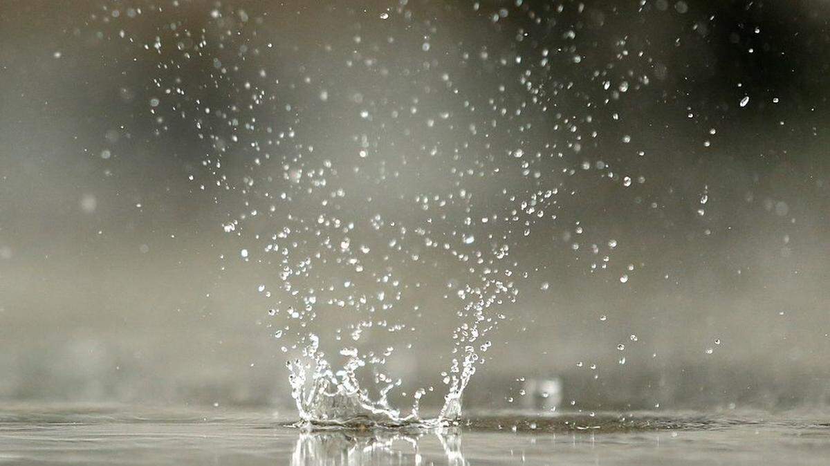 Raindrops fell on Vine St. during an afternoon shower in downtown Lexington, Ky., on Sept. 2, 2014.  Photo by Pablo Alcala | Staff