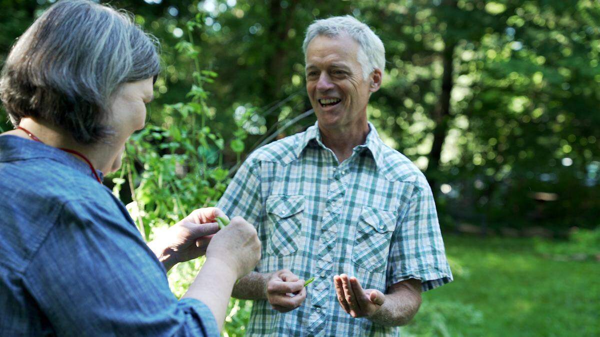 Chef and restaurant owner Ouita Michel talks with grower David Wagoner about fresh vegetables and fruits that feature in her menus as well as Kentucky cuisine.