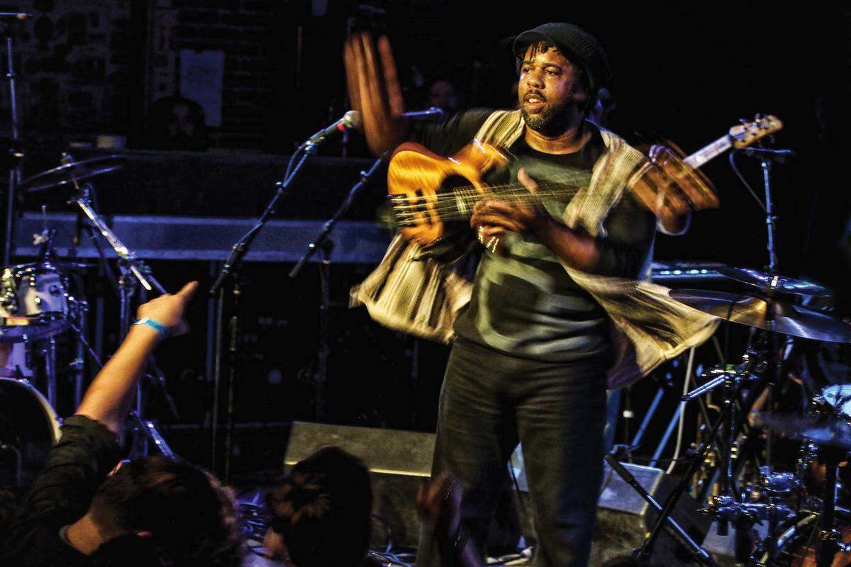 Bass guitar player Victor Wooten is scheduled be on the WoodSongs Old-Time Radio Hour in September. The show, taped in Lexington, is broadcast around the world.