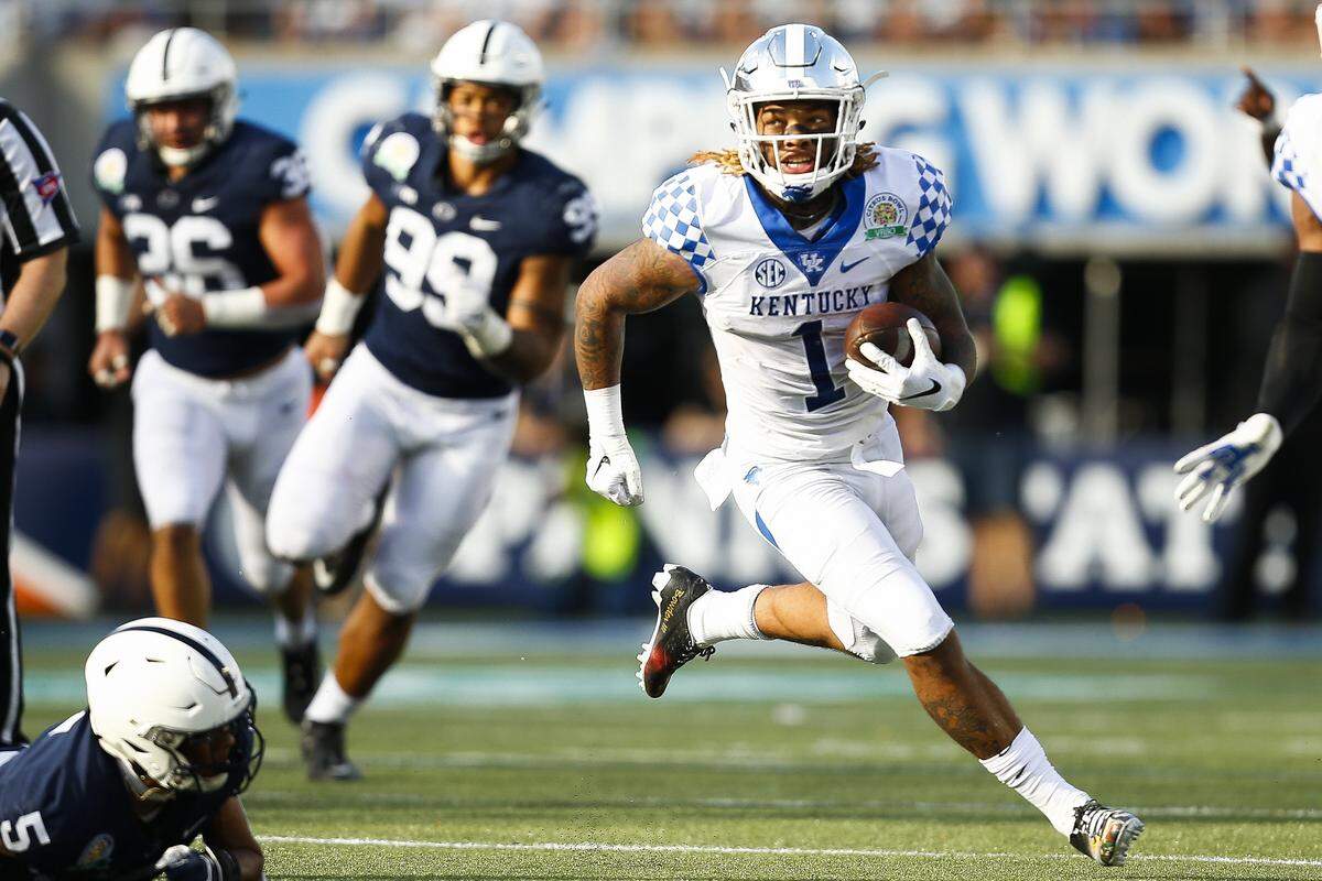 Two explosive plays by Kentucky wide receiver Lynn Bowden (1) helped the Wildcats upset No. 12 Penn State 27-24 in last season’s VRBO Citrus Bowl.