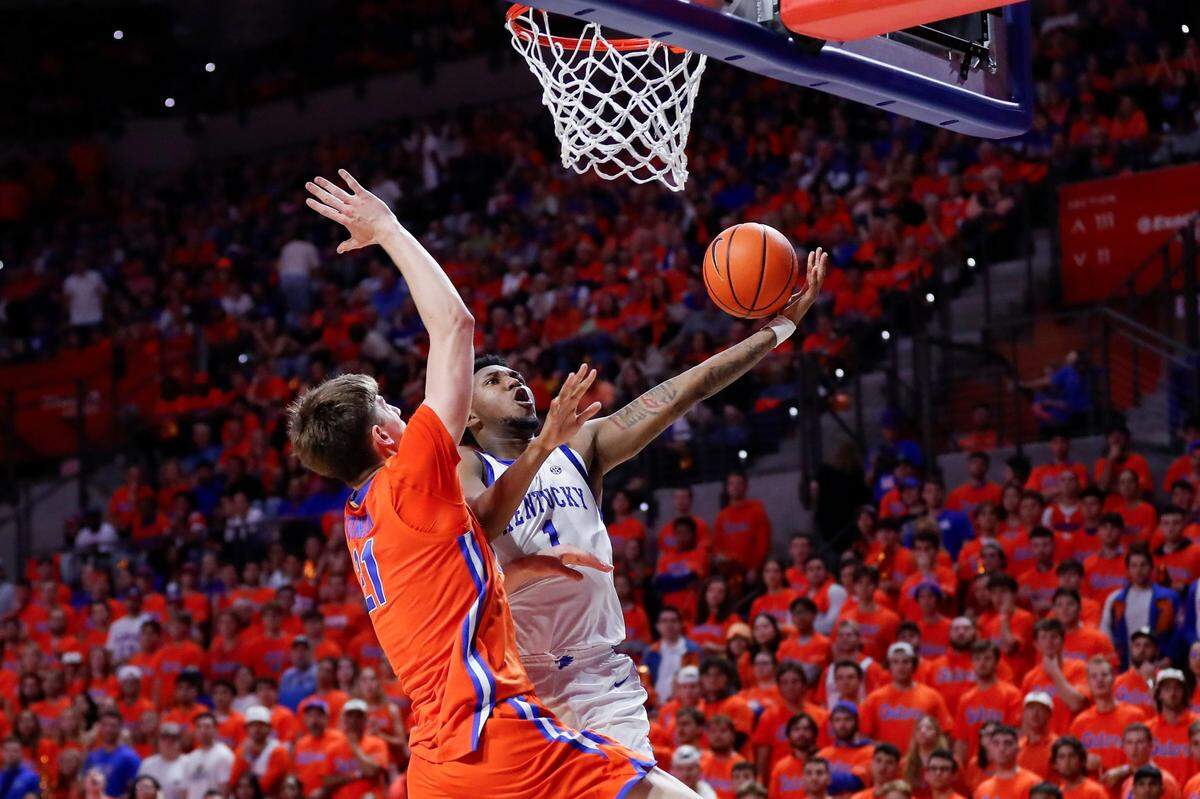 Kentucky’s Justin Edwards (1) drives against Florida’s Alex Condon (21). Edwards finished with six points, two rebounds and a steal.