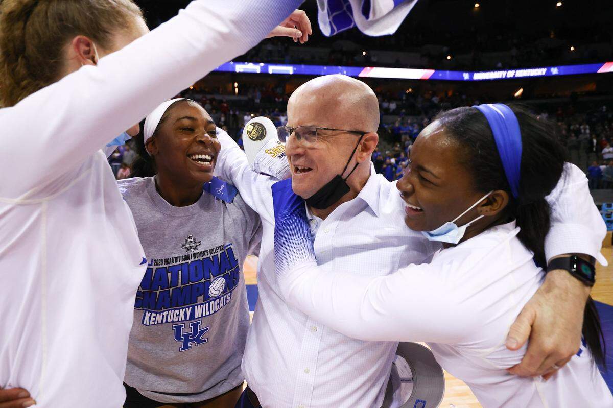 Kentucky volleyball coach Craig Skinner, center, celebrated after the Wildcats beat Texas to win the 2020 NCAA championship (which was contested in April 2021, due to the coronavirus pandemic).