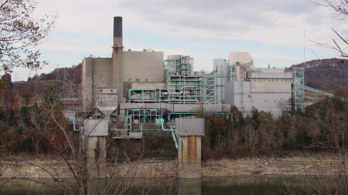 The John Sherman Cooper power plant overlooks Lake Cumberland in Pulaski County.