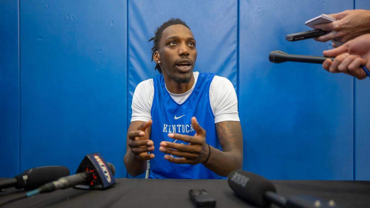 Aaron Bradshaw talks about his injury and those persistent rumors. ‘It’s a lot of BS ...’