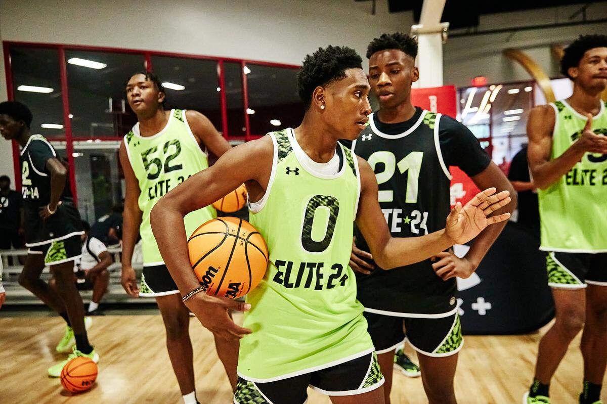 Class of 2024 Auburn men’s basketball commit Tahaad Pettiford speaks to his teammates during the Under Armour Next Elite 24 event in Chamblee, Georgia.
