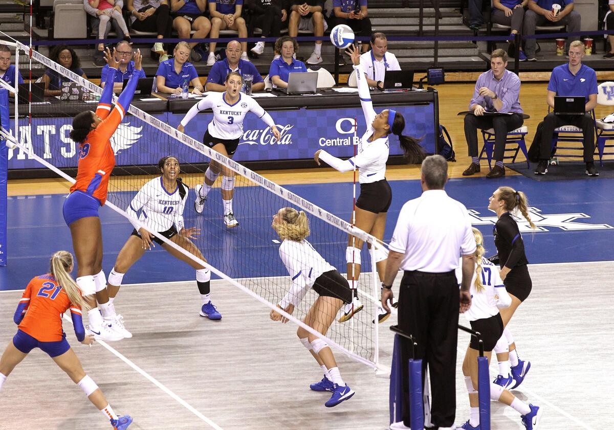 Kentucky’s Leah Edmond, a Paul Laurence Dunbar High School graduate, went for a kill during the Wildcats’ victory Sunday.
