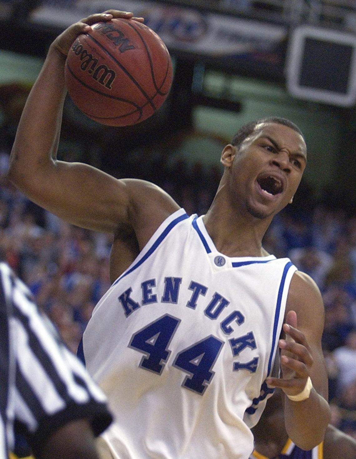 Chuck Hayes (44) helped Kentucky to a three-year stretch with records of 32-4 (2002-03), 27-5 (2003-04) and 28-6 (2004-05).