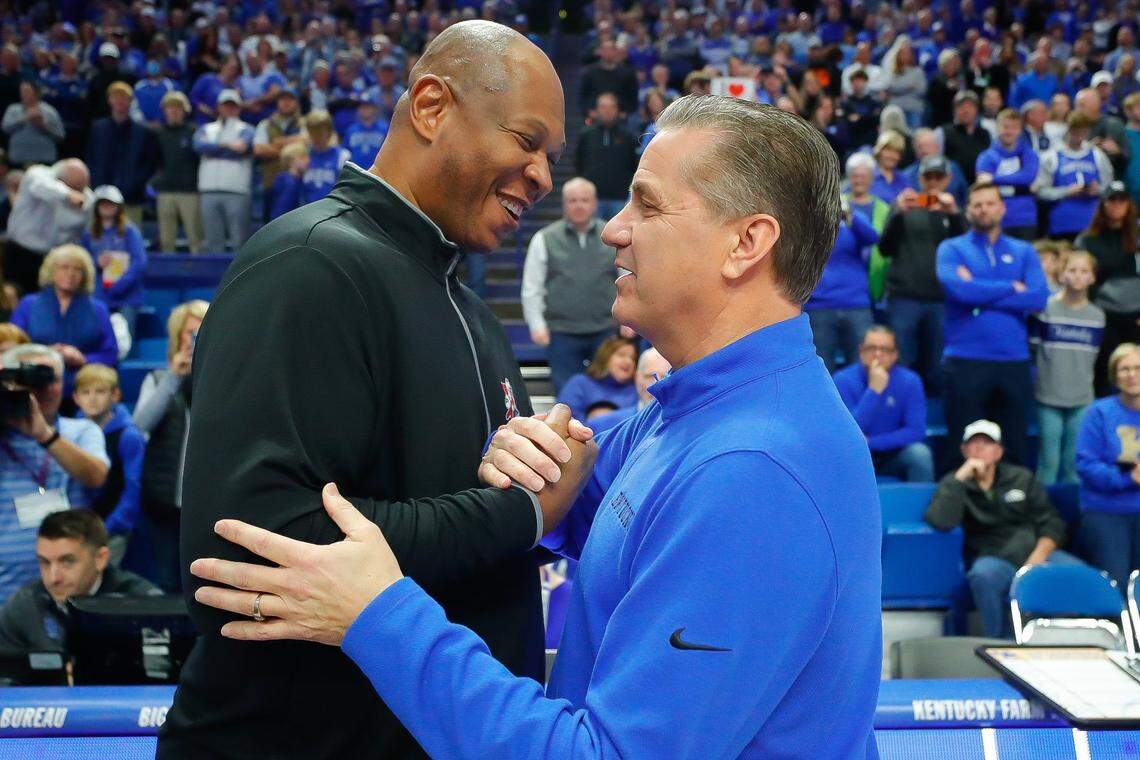 Kentucky coach John Calipari greeted Louisville head man Kenny Payne before UK’s 86-63 win over U of L last season at Rupp Arena. Payne was an assistant on Calipari’s UK coaching staff from 2010 through 2020.