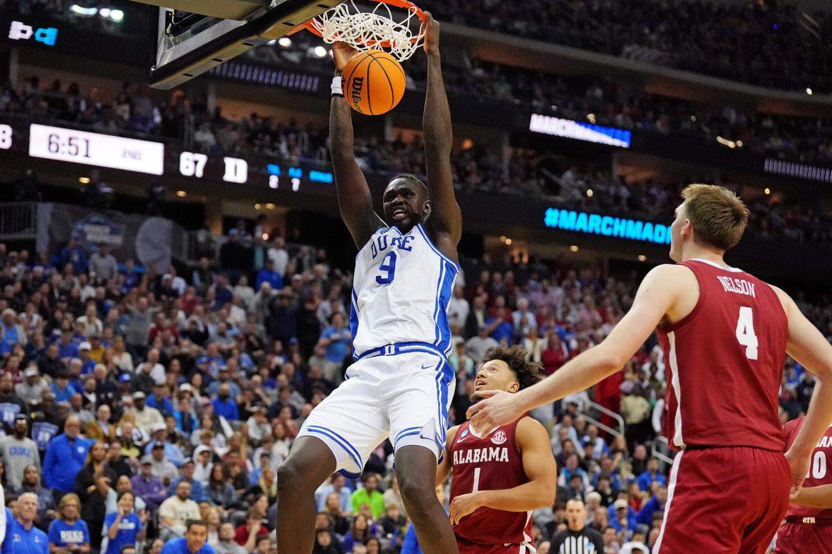 Duke freshman center Khaman Maluach (9) is one of three true frosh in the starting lineup for Blue Devils head man Jon Scheyer.